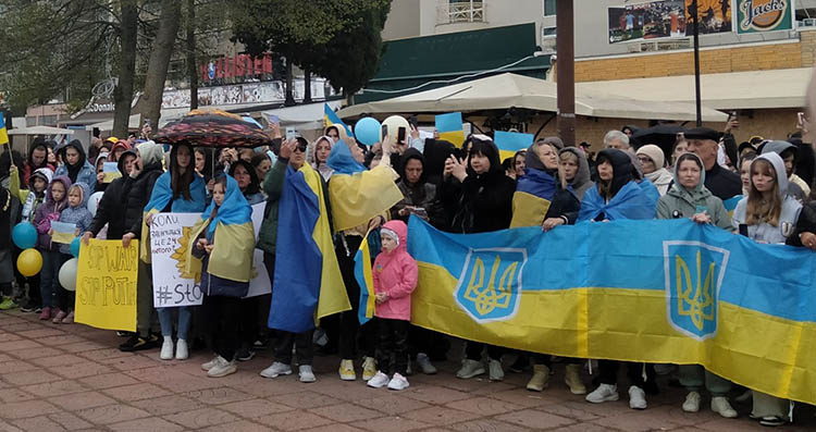Зеленский: Если вы за границей - поддержите Украину